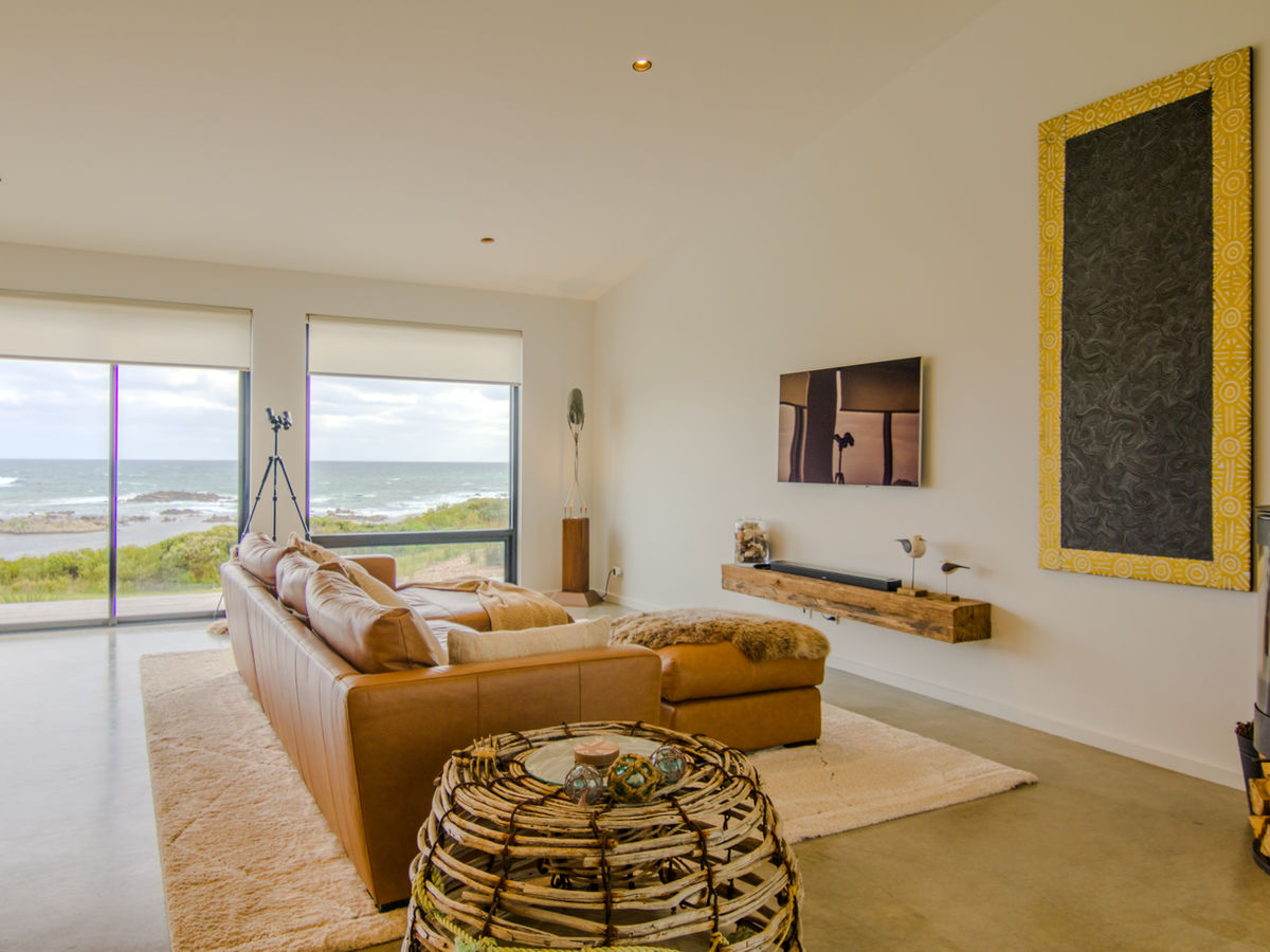Latitude House photo 2